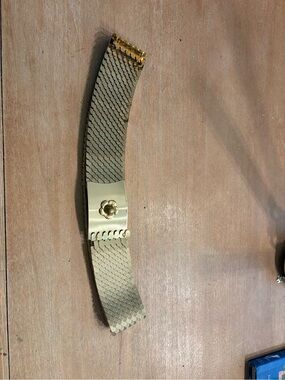 Vintage. Wide Gold Mesh Floral-Clasp Women's Fashion Belt